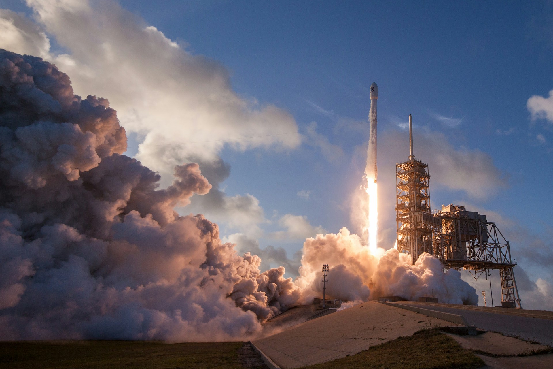 Űrrakéta-kilövés testközelből a Kennedy Space Centernél